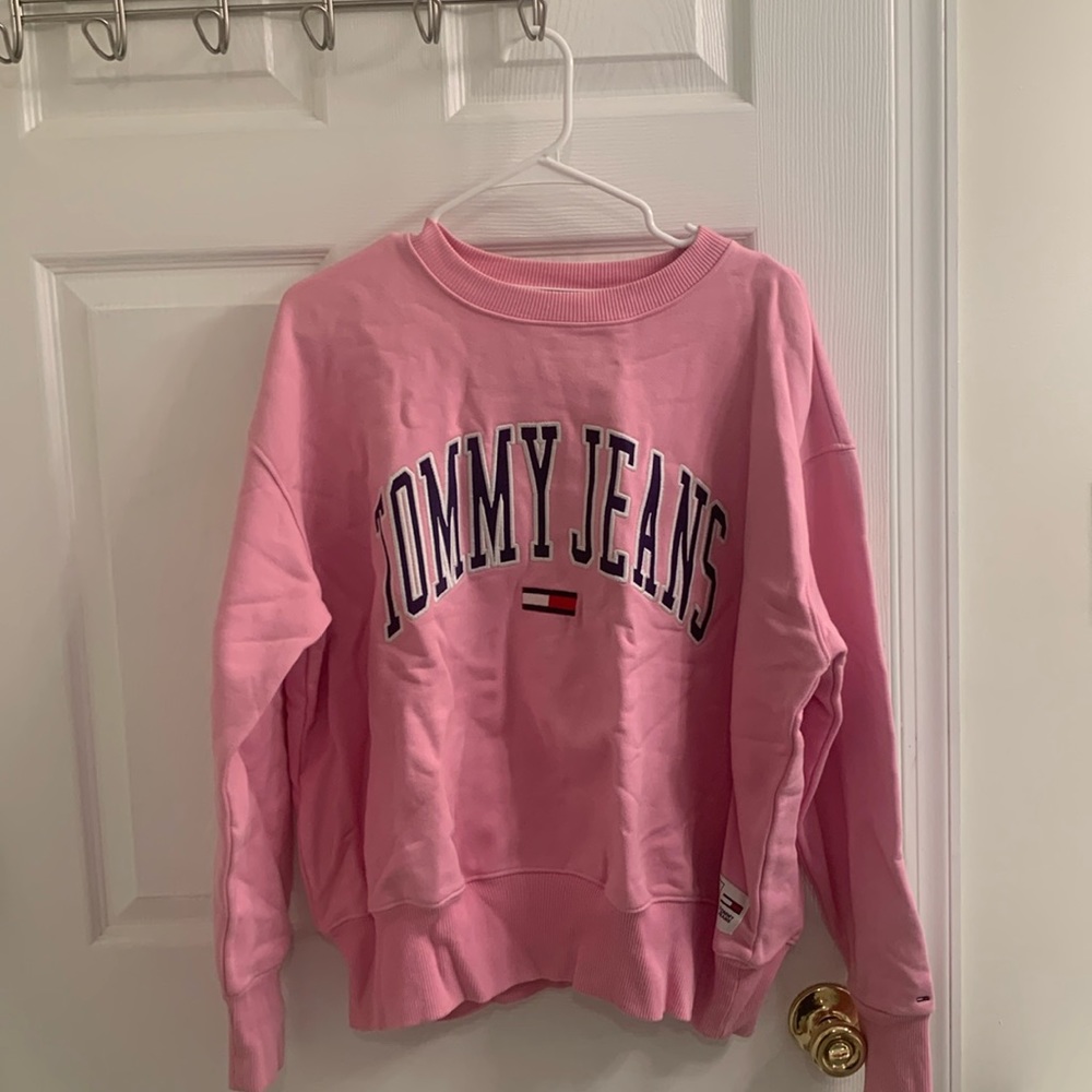 Vintage Tommy Jeans crew neck, never worn, just wrinkled from sitting in drawer